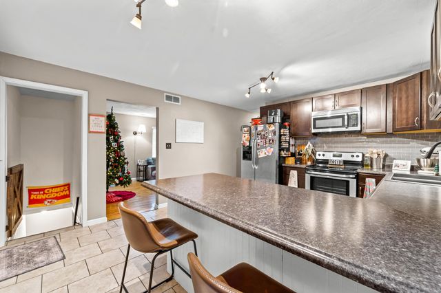 1422 WILLCOXON DR, Jefferson City, MO 65101