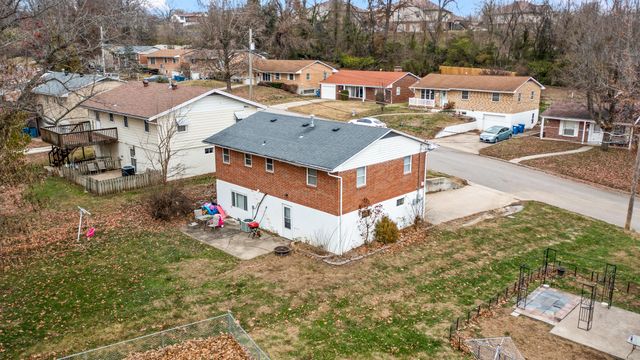 1422 WILLCOXON DR, Jefferson City, MO 65101