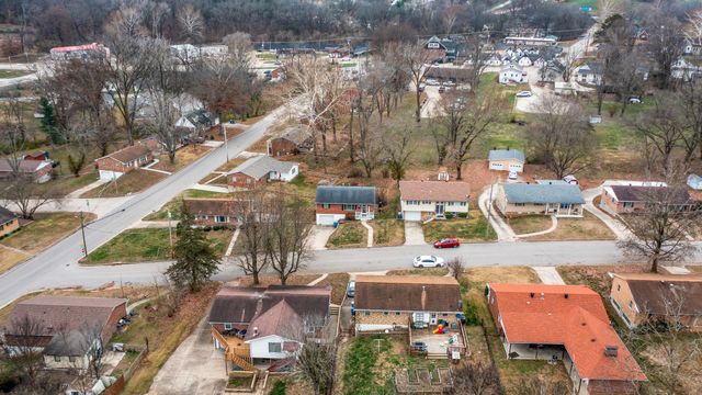 1422 WILLCOXON DR, Jefferson City, MO 65101