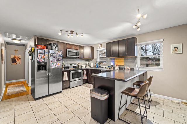 1422 WILLCOXON DR, Jefferson City, MO 65101