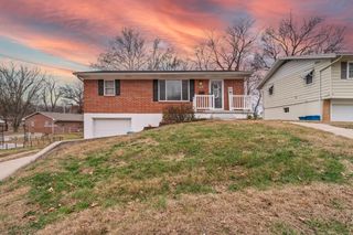 1422 WILLCOXON DR, Jefferson City, MO 65101