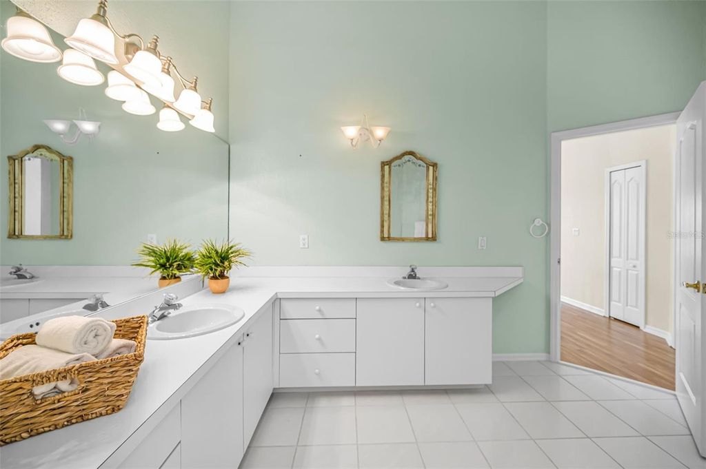 Image 39 of property listing at 2175 OAK FOREST LANE, Palm Harbor, FL 34683