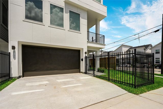 2102 Live Oak Street, Houston, TX 77003