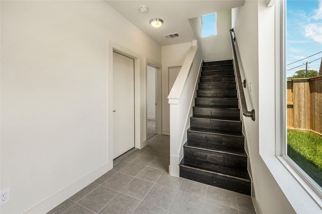 2102 Live Oak Street, Houston, TX 77003