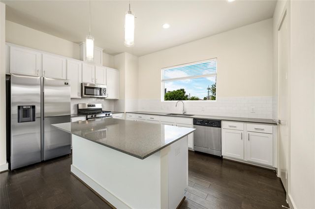 2102 Live Oak Street, Houston, TX 77003