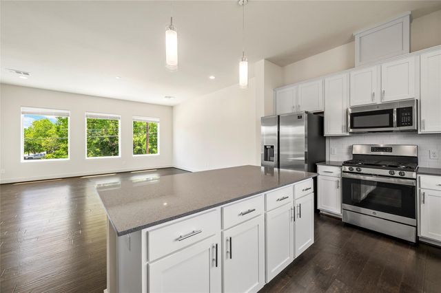 2102 Live Oak Street, Houston, TX 77003