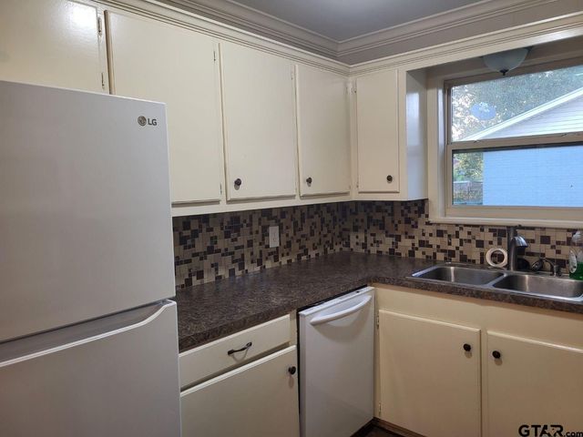 600 Cypress, Pittsburg, TX 75686