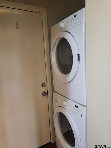 600 Cypress, Pittsburg, TX 75686