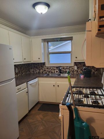 600 Cypress, Pittsburg, TX 75686