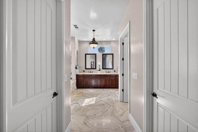 1783 E Clubhouse Drive, Fresno, CA 93730