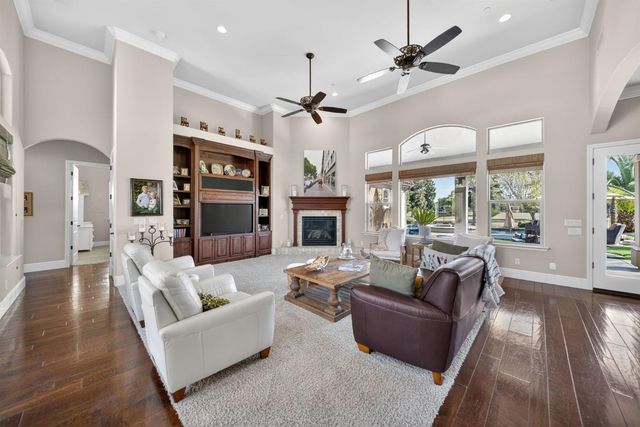 1783 E Clubhouse Drive, Fresno, CA 93730