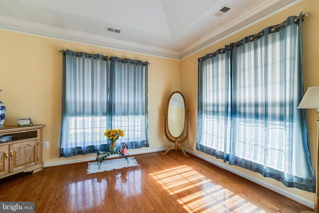 Image 10 of property listing at 131 HAWTHORNE GREENE CIR, La Plata, MD 20646