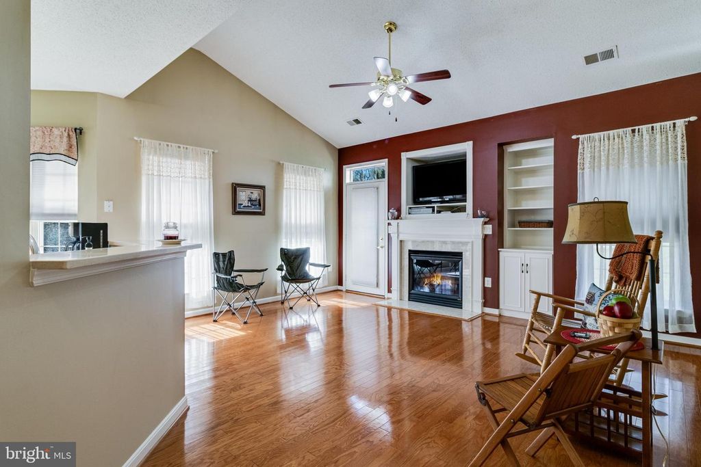 Image 18 of property listing at 131 HAWTHORNE GREENE CIR, La Plata, MD 20646