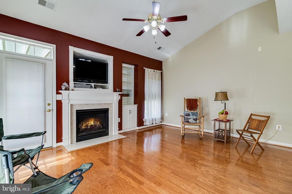 Image 20 of property listing at 131 HAWTHORNE GREENE CIR, La Plata, MD 20646