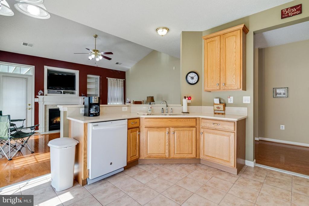 Image 25 of property listing at 131 HAWTHORNE GREENE CIR, La Plata, MD 20646