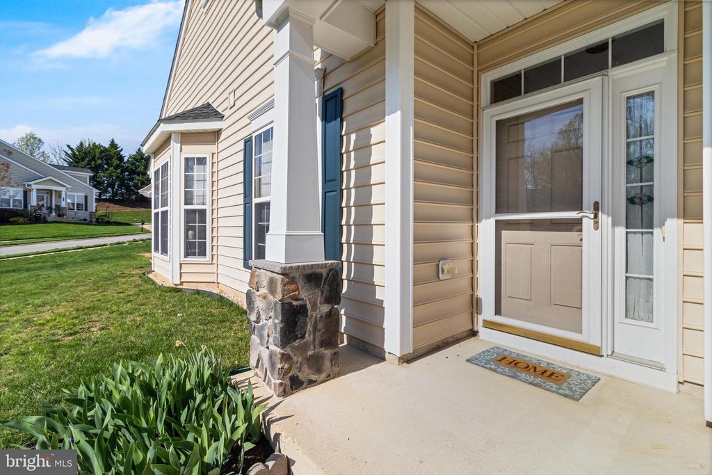 Image 3 of property listing at 131 HAWTHORNE GREENE CIR, La Plata, MD 20646