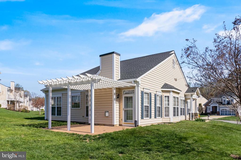 Image 4 of property listing at 131 HAWTHORNE GREENE CIR, La Plata, MD 20646