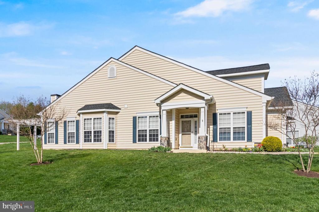 Image 6 of property listing at 131 HAWTHORNE GREENE CIR, La Plata, MD 20646