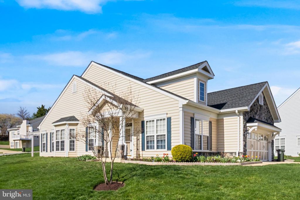 Image 8 of property listing at 131 HAWTHORNE GREENE CIR, La Plata, MD 20646