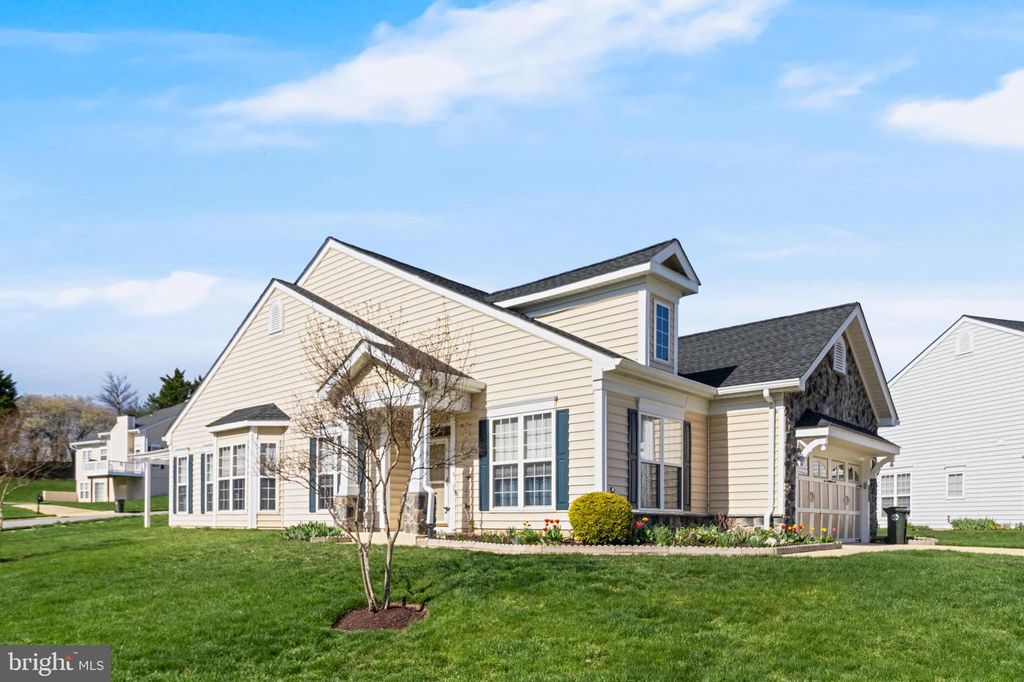 Image 9 of property listing at 131 HAWTHORNE GREENE CIR, La Plata, MD 20646