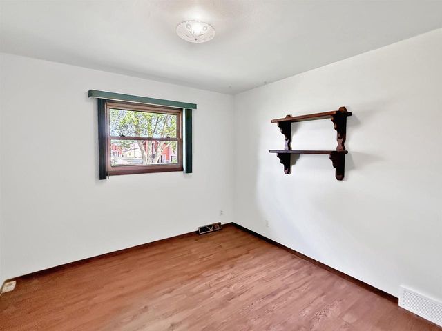 130 BARTON ROAD, Oshkosh, WI 54904