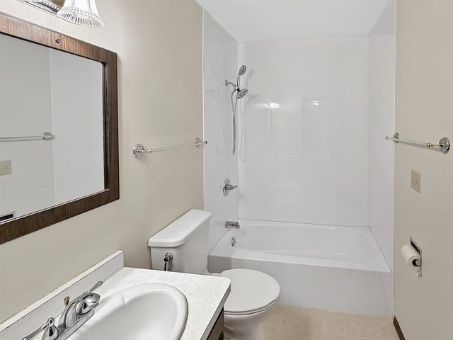 130 BARTON ROAD, Oshkosh, WI 54904