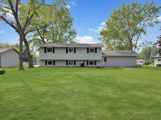 130 BARTON ROAD, Oshkosh, WI 54904