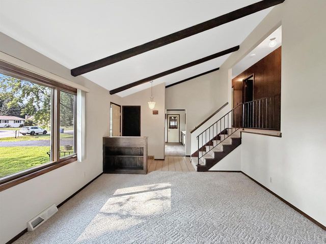 130 BARTON ROAD, Oshkosh, WI 54904