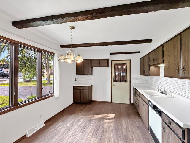 130 BARTON ROAD, Oshkosh, WI 54904