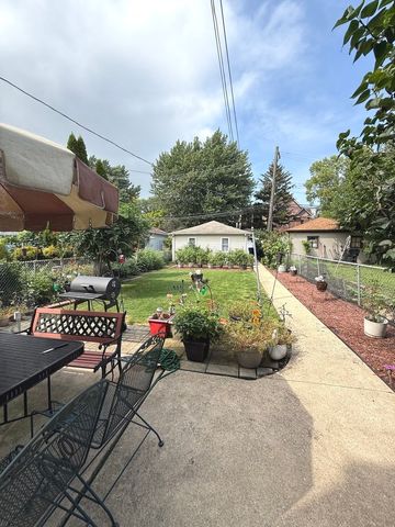 2526 W Gunnison Street 2, Chicago, IL 60625