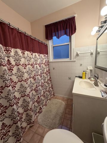 2526 W Gunnison Street 2, Chicago, IL 60625