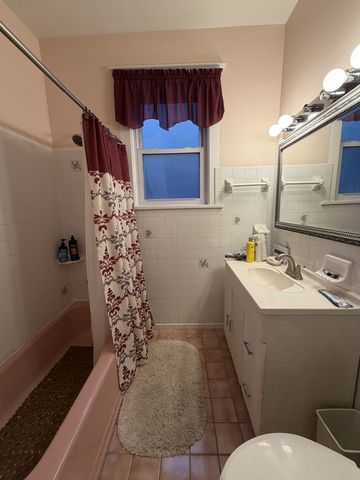 2526 W Gunnison Street 2, Chicago, IL 60625