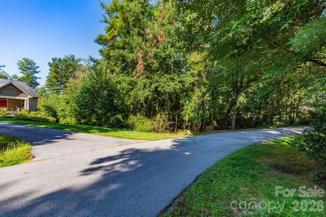 246 Classic Oaks Circle 10, Hendersonville, NC 28792