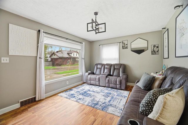 1513 N SUPERIOR STREET, Appleton, WI 54911