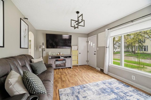 1513 N SUPERIOR STREET, Appleton, WI 54911