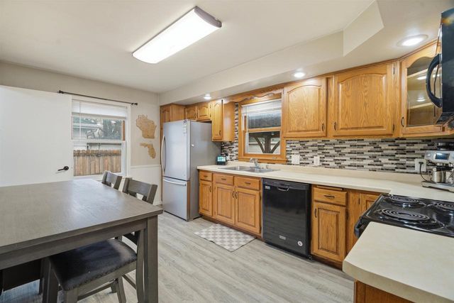 1513 N SUPERIOR STREET, Appleton, WI 54911