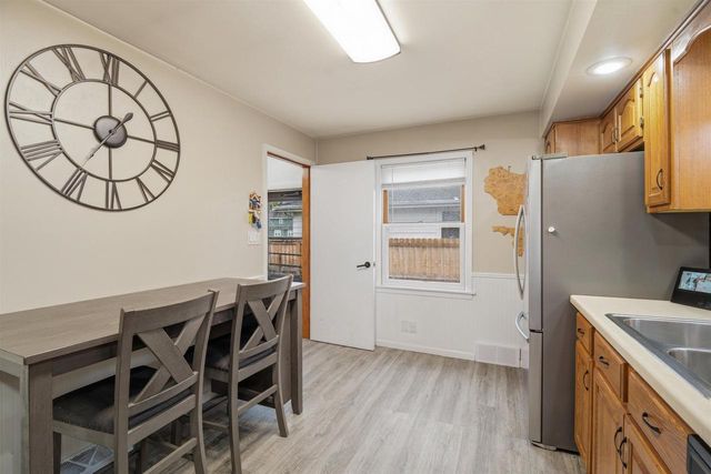 1513 N SUPERIOR STREET, Appleton, WI 54911