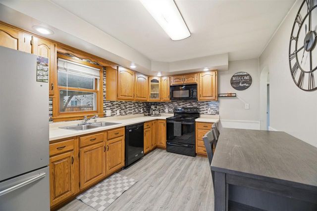 1513 N SUPERIOR STREET, Appleton, WI 54911