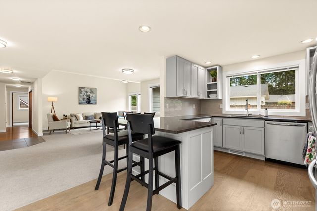 9802 117th Place NE, Kirkland, WA 98033