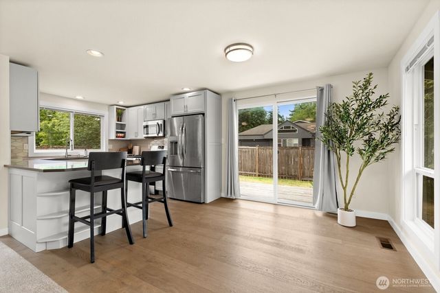 9802 117th Place NE, Kirkland, WA 98033