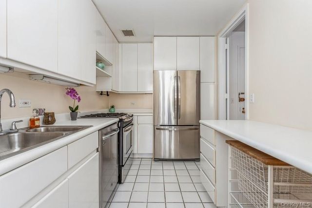 35 N Chatsworth Avenue 1J, Larchmont, NY 10538