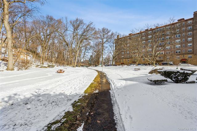 35 N Chatsworth Avenue 1J, Larchmont, NY 10538