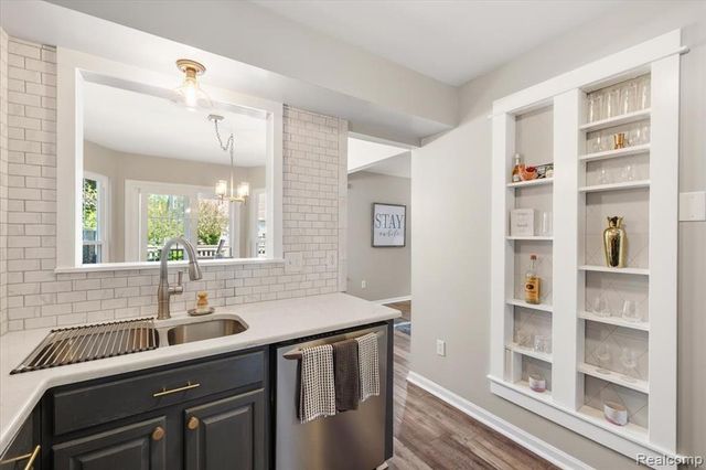 4472 Hunters Circle, Canton, MI 48188