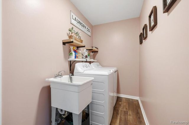 4472 Hunters Circle, Canton, MI 48188
