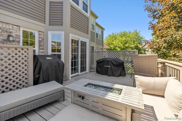 4472 Hunters Circle, Canton, MI 48188