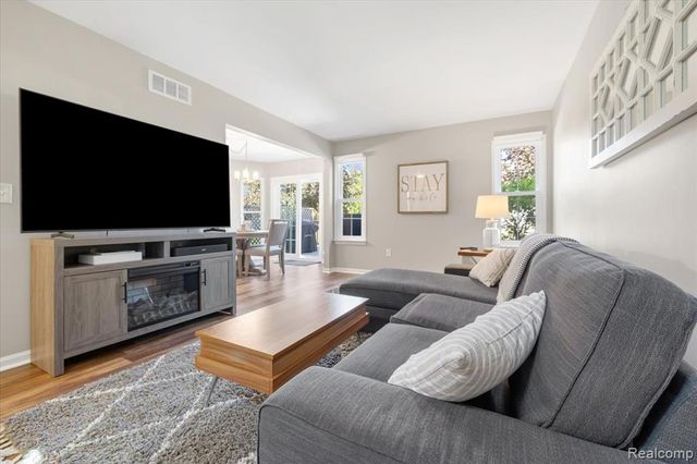 4472 Hunters Circle, Canton, MI 48188