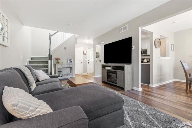 4472 Hunters Circle, Canton, MI 48188