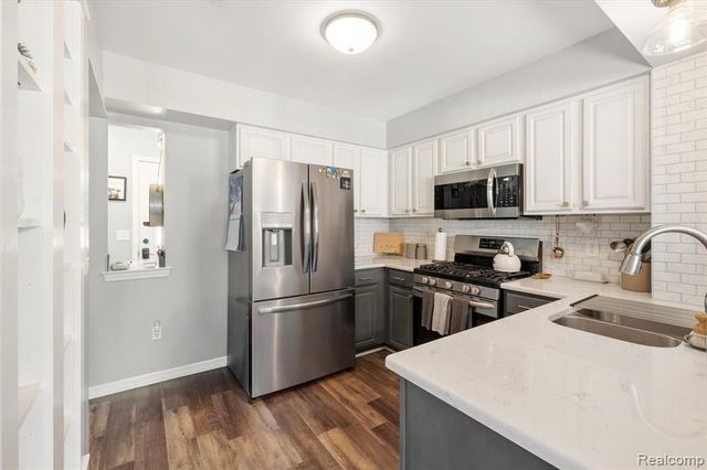 4472 Hunters Circle, Canton, MI 48188