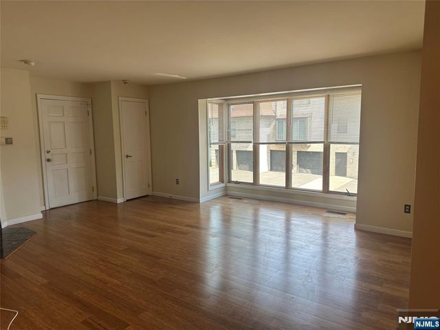 24 Falls Bridge Drive, Totowa, NJ 07512