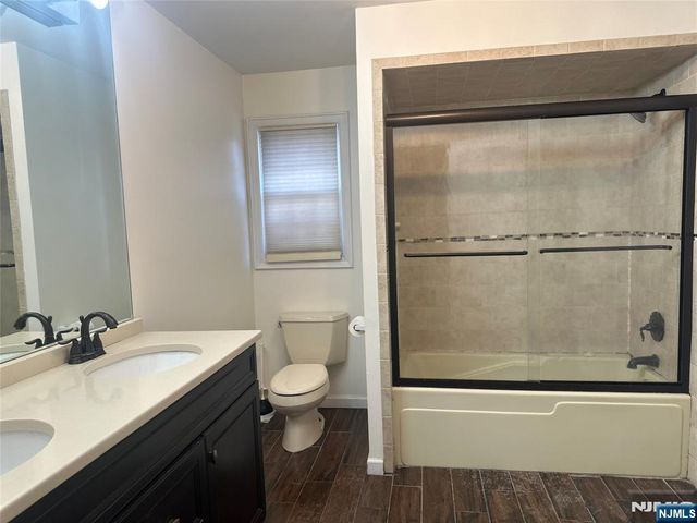 24 Falls Bridge Drive, Totowa, NJ 07512